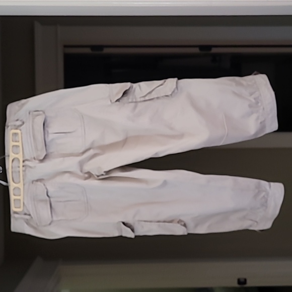 Cache Capris - Picture 3 of 5